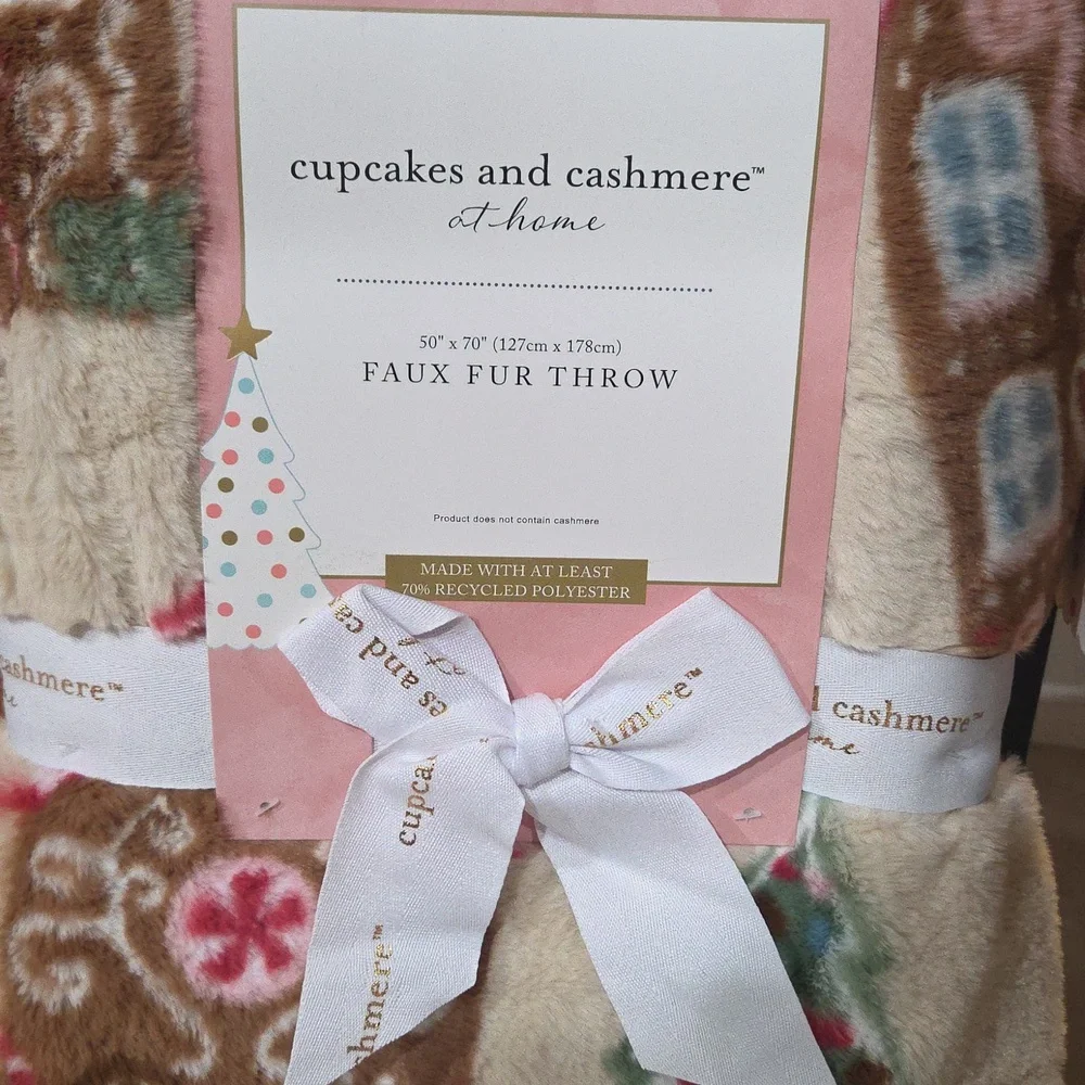 Gingerbread House Patterned Blanket - Picture 2 of 2